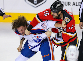 policier au hockey sur glace